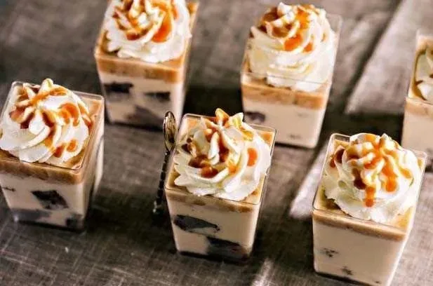 pojemniki-pucharki-kwadratowe-do-deserow-kubki-slodki-stol-bufet-60ml-50szt-liczba-sztuk-w-zestawie-50-szt