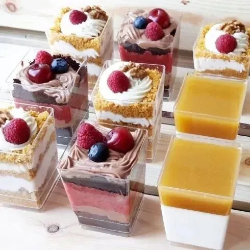 pojemniki-pucharki-kwadratowe-do-deserow-kubki-slodki-stol-bufet-60ml-50szt