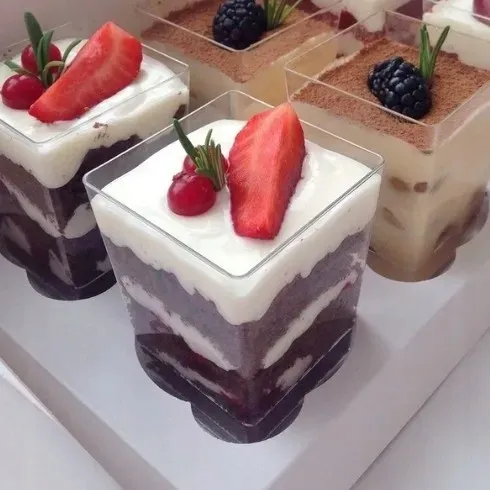 pojemniki-pucharki-kwadratowe-do-deserow-kubki-slodki-stol-bufet-60ml-50szt-stan-nowy-marka-montip