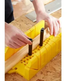 skrzynka-uciosowa-z-pila-1-20-600-stanley