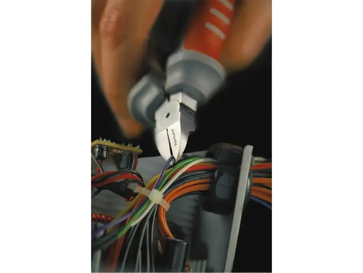 szczypce-tnace-kod-producenta-4770403-stan-nowy