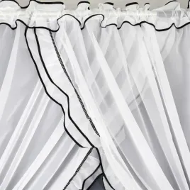 krotka-gotowa-firana-z-falbana-i-czarna-lamowka-250x400cm-do-salonu-woal