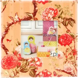 ozdobna-drewniana-ramka-na-zdjecie-z-kwiecistym-zdobieniem-135x135-cm