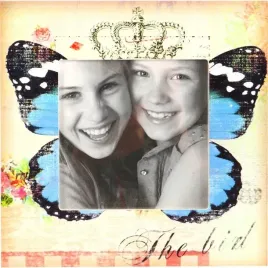 stylowa-ramka-na-zdjecie-z-motylem-i-postarzaniem-kremowa-16x16-cm-ozdoba