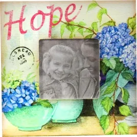 ramka-na-zdjecie-stojaca-kremowa-postarzana-145-x-145-cm-ozdoba-na-komode