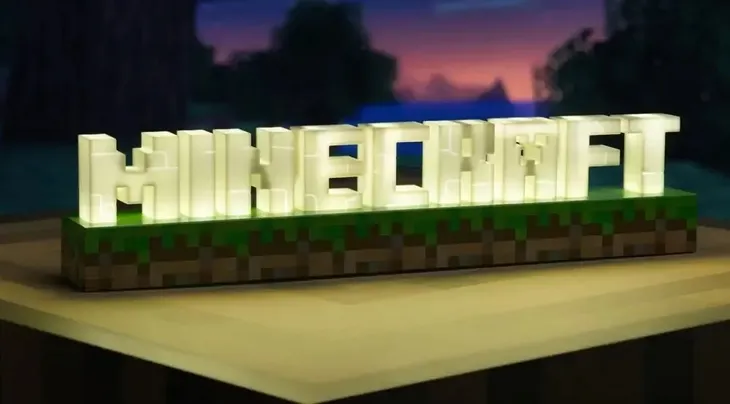 lampka-nocna-paladone-minecraft-logo-kolor-bialy