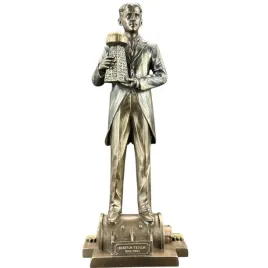 nikola-tesla-trzymajacy-model-wiezy-veronese-wu76912a4-rzezba-na-prezent