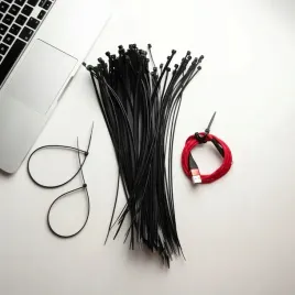 zestaw-opasek-zaciskowych-kablowych-trytytki-ziperki-mocne-uv-700szt-rozne