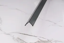 katownik-aluminiowy-10x10mm-listwa-narozna-czarna