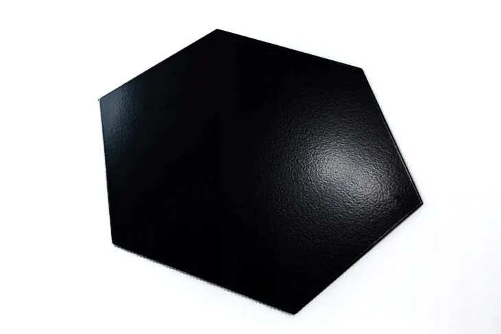 panel-dekoracyjny-scienny-hexagon-heksagon-3d-stal-gama-kolorystyczna-odcienie-szarosci-i-srebra-inny-kolor