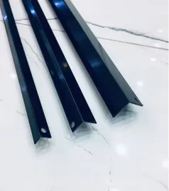 katownik-aluminiowy-15x15mm-listwa-narozna-czarna