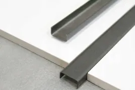 listwa-ozdobna-dekoracyjna-do-plytek-czarna-c-30mm