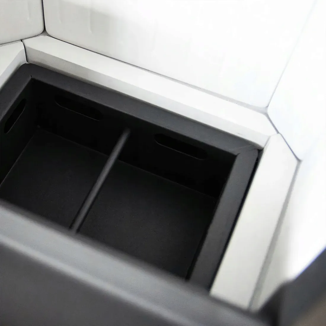 piec-wolnostojacy-na-drewno-erik-na-nodze-biale-wnetrze-or-o150-55kw