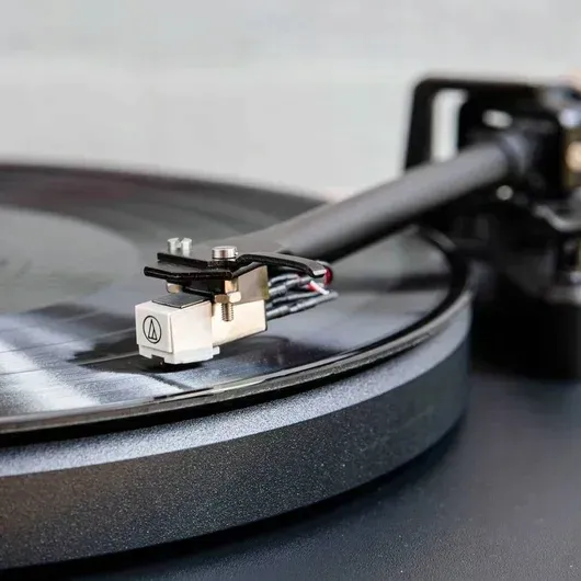gramofon-bluetooth-crosley-c6b-bk-p-typ-wkladki-piezoelektryczna
