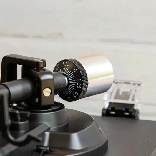 gramofon-bluetooth-crosley-c6b-bk-p-predkosc-obrotowa-obr-min-33-1-3-45