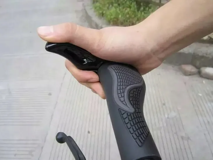 rw23-rogi-gripy-rowerowe-stan-nowy-material-guma
