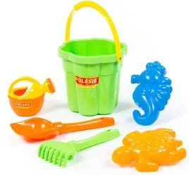 zestaw-wiaderko-do-piasku-akcesoria-foremki-lopatka-grabki-konewka-zielone