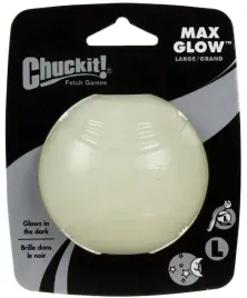 duza-pilka-swiecaca-w-ciemnosci-chuckit-max-glow
