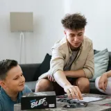 gra-niezly-blef-01975-wiek-gracza-12-14-lat-15-18-lat-18