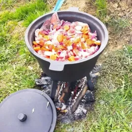 kociolek-zeliwny-garnek-patelnia-na-ognisko-grill-mysliwski-wegierski-8l