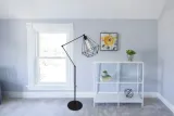 modna-stojaca-lampa-podlogowa-druciak-loft-edison-zasilanie-sieciowe