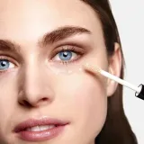 oriflame-light-beige-neutral-korektor-the-one-everlasting-sync-stan-nowy