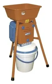 mlynek-do-zboza-davide-550-w-wydajnosc-80-250-kg-h-novital