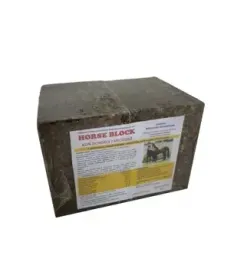 lizawka-z-mikroelementami-i-witaminami-dla-koni-pbn-horseblock-kon-4-kg