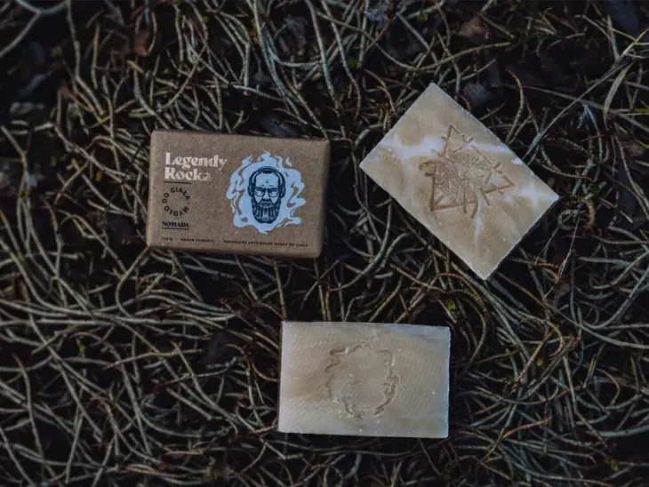 rarecraft-mydlo-do-ciala-legendy-rocka-nomada-110-g-wielkosc-produkt-pelnowymiarowy
