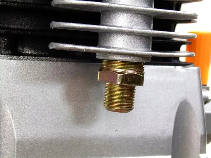 kompresor-10-bar-olejowy-2070-pompa-powietrza-sprezarka-olejowa-550-l-min-kod-producenta-h-2070-10-bar-marka-kowal-polska-stan-nowy