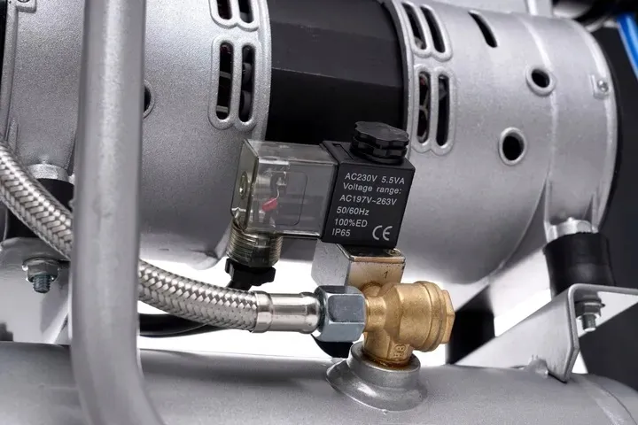 sprezarka-kompresor-bezolejowy-6l-550w-dwutlokowy-r2-10-bar-cichy