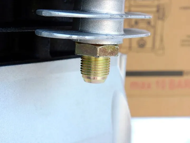 kompresor-10-bar-olejowy-sbn-pompa-powietrza-sprezarka-olejowa-700-l-min