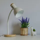 lampka-biurkowa-e27-biala-zasilanie-sieciowe