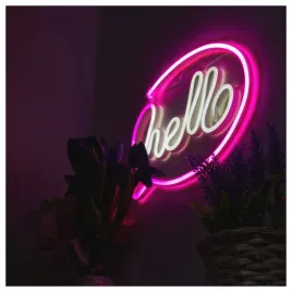 podswietlany-rozowy-neon-na-sciane-dekoracja-wnetrzna-led-bialy-napis-hello