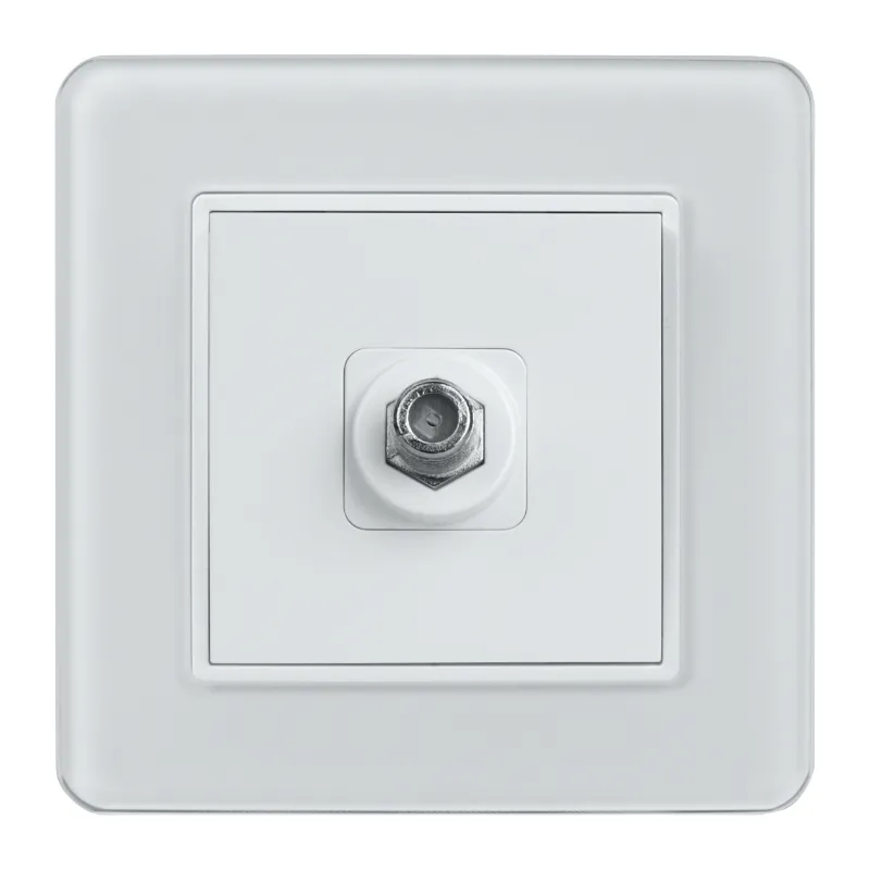 gniazdo-antenowe-biale-quad-stan-nowy