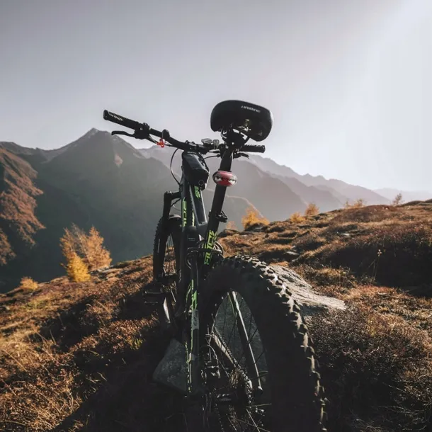 zestaw-lamp-rowerowych-stan-nowy-czas-pracy-15-h