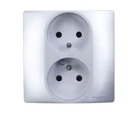 gniazdo-podwojne-2x2p-z-legrand-niloe-397110-aluminium-srebrne
