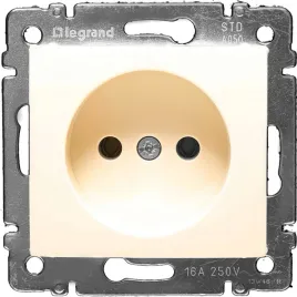 gniazdo-pojedyncze-2p-legrand-valena-692677-krem