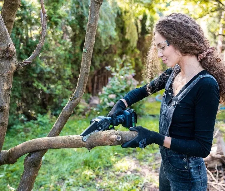 pila-lancuchowa-akumulatorowa-mini-pilarka-galeziowka-2xaku-2xprowadnica-stan-nowy