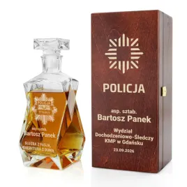 karafka-z-grawerem-drewniana-skrzynia-prezent-na-emeryture-dla-policjanta