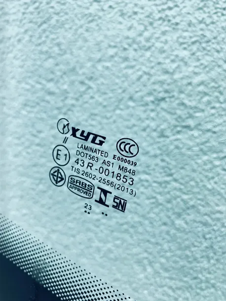 szyba-czolowa-citroen-ds3-2010-sensor-producent-czesci-xyg