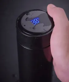 kubek-termiczny-04-l-z-stali-nierdzewnej-z-termometrem-led-12h-czarny