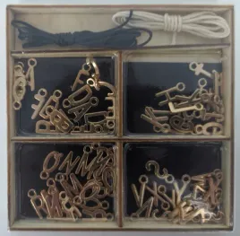 zestaw-do-tworzenia-bizuterii-diy-bransoletka-literki-zlote-charms-48