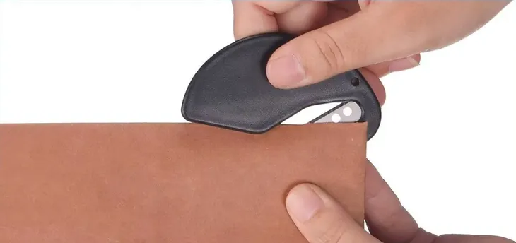 rozcinak-do-koltunow-dla-psa-kota-filcak-nozyk-zyletka-siersci-noz-kopert-nazwa-handlowa-przyrzad-do-usuwania-koltunow-czerwony