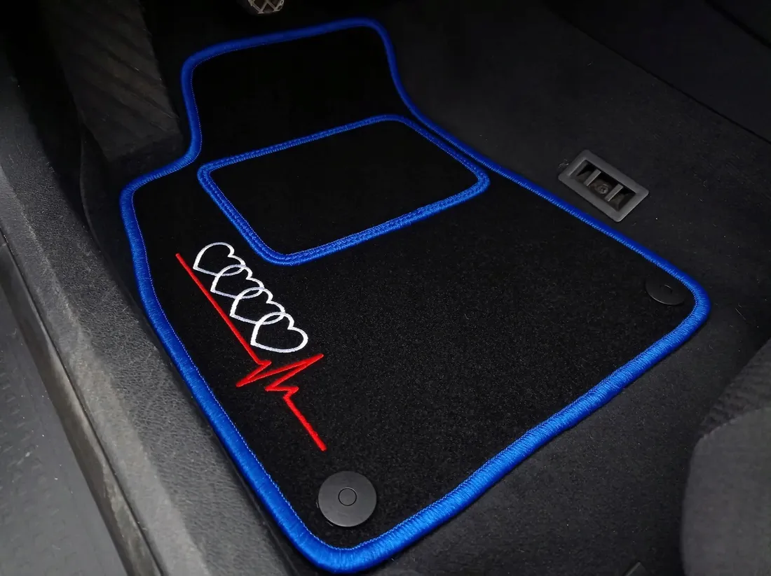 dywaniki-samochodowe-audi-a4-b6-2000-2004-haft