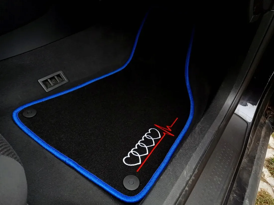 dywaniki-samochodowe-audi-a4-b6-2000-2004-haft