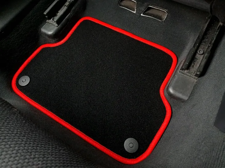dywaniki-do-samochodu-audi-a4-b7-2004-2007-haft-stan-nowy-producent-lasota