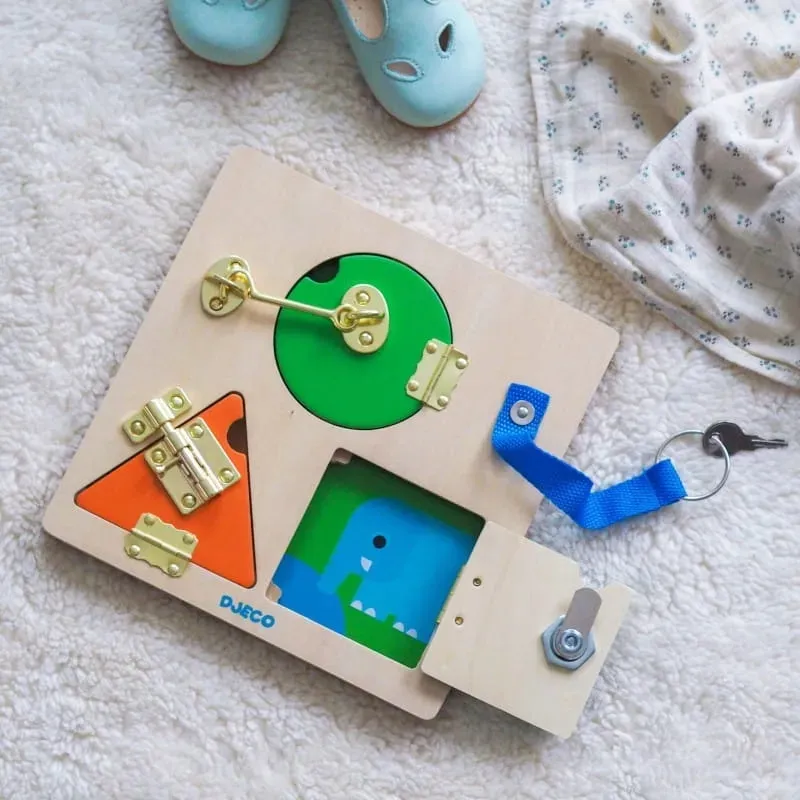 djeco-drewniana-tablica-manipulacyjna-lockbasic