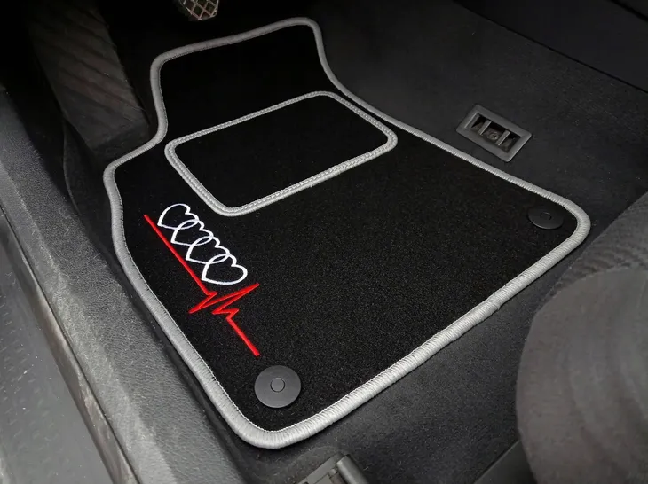 dywaniki-samochodowe-audi-a4-b7-2004-2007-haft-informacje-dodatkowe-bezzapachowe