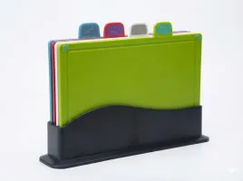 zestaw-4-desek-do-krojenia-w-stojaku-kolorowe-higieniczne-antyposlizgow